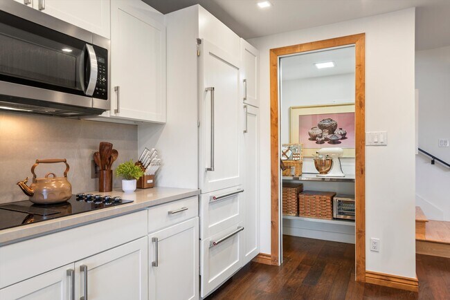 Building Photo - 382 Meadow Ranch Rd