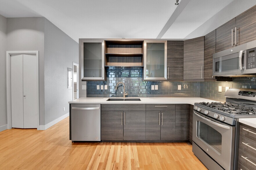 Building Photo - 2841 W 52nd Ave