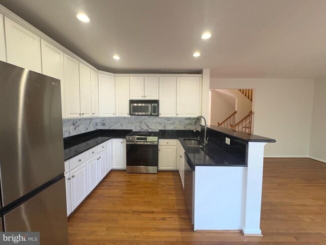 Building Photo - 24652 Kings Canyon Square