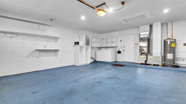 Building Photo - 6725 Islander Ln