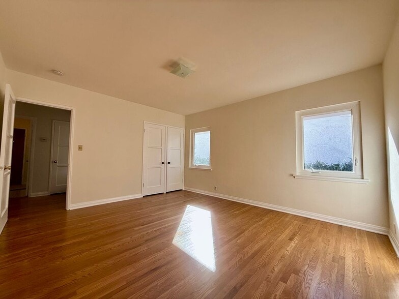 Building Photo - 1369 Norton Ave