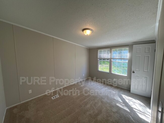 Building Photo - 318 Rankin Hill Rd