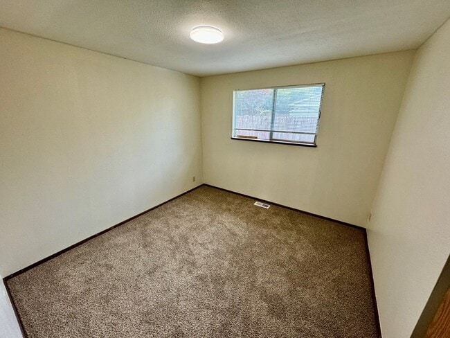 Building Photo - Pet-Friendly House In South Corvallis