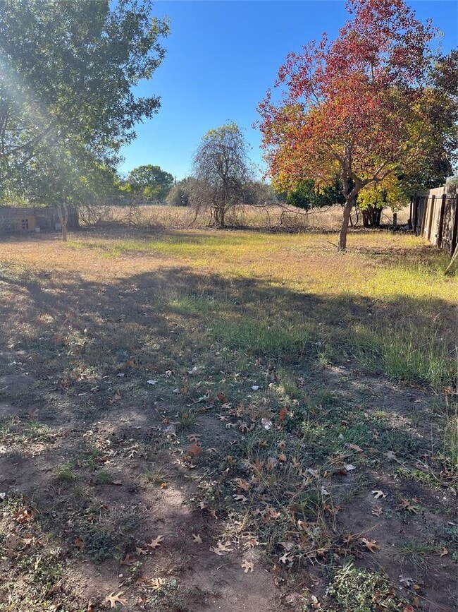 Building Photo - 705 Guadalimar St