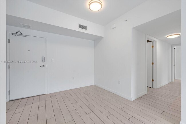 Building Photo - 321 NE 26th St