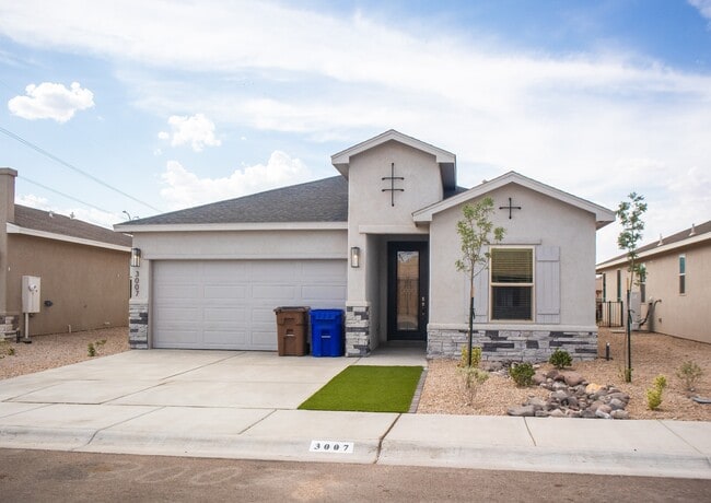 Building Photo - 3007 San Jenaro Dr