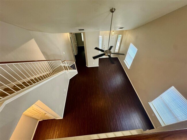 Building Photo - 295 Strawn