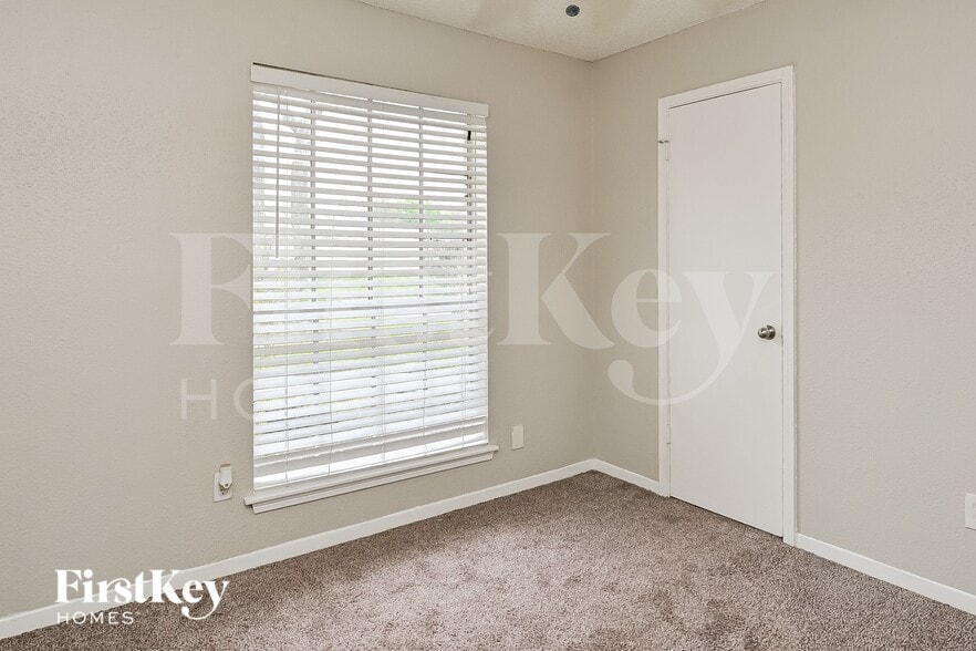 Building Photo - 4927 Kilkenny Dr