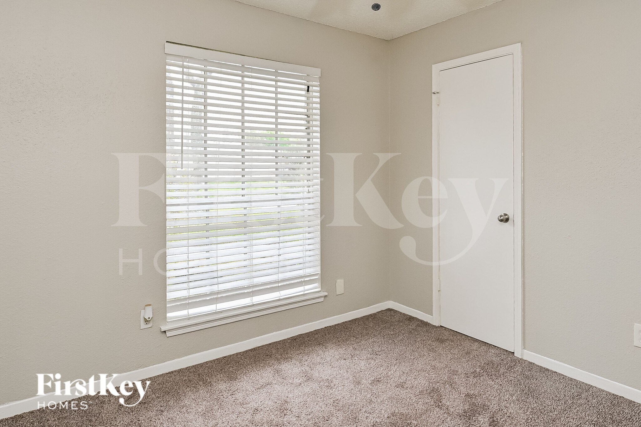 Building Photo - 4927 Kilkenny Dr