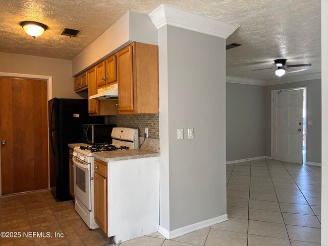 Building Photo - 7430 Jade Dr N