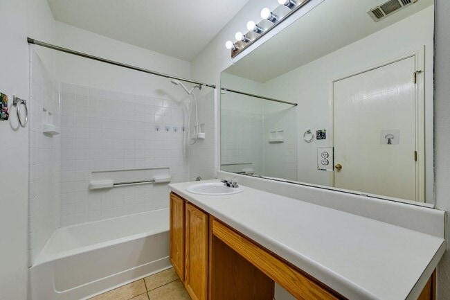 Building Photo - 308 Pheasant Ridge Dr