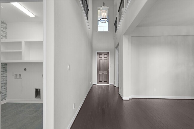 Building Photo - 6026 Lake Bridge Ln