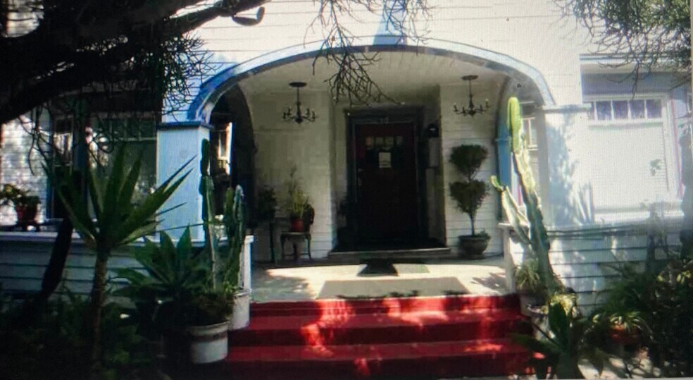 Front Porch - 915 25th St
