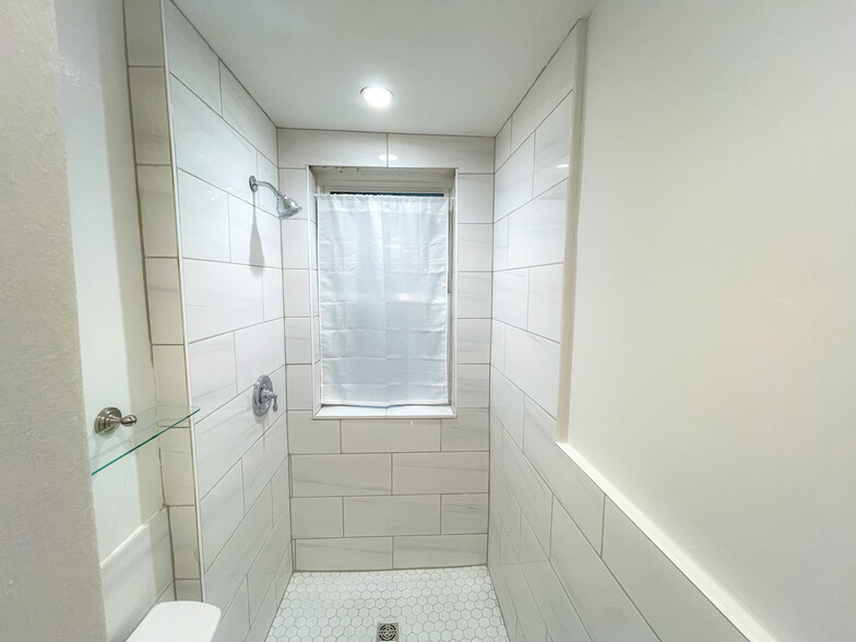 Marble tile, purified water for showering - 320 S 16th St