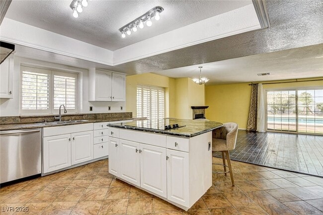 Building Photo - 8344 Snowmass Dr