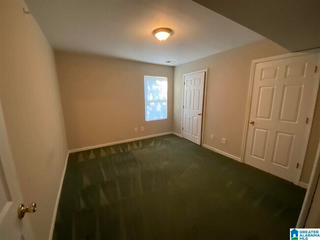 Building Photo - 510 Skyview Dr