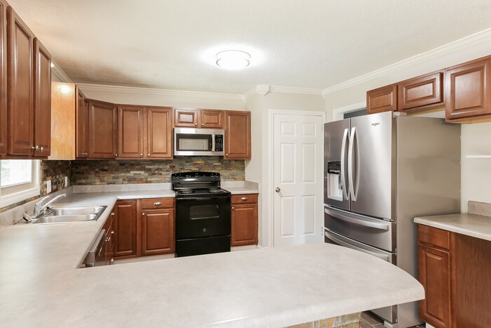 Building Photo - 12 Woodleigh Dr