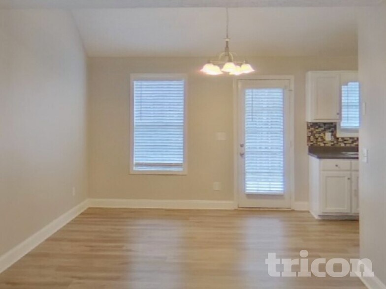 Building Photo - 287 Huntington Dr