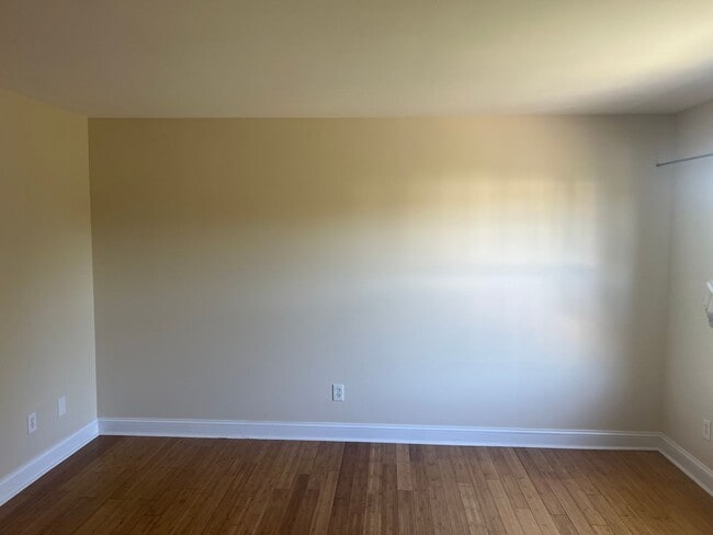 Building Photo - Carriage Style Townhome Now Available in W...
