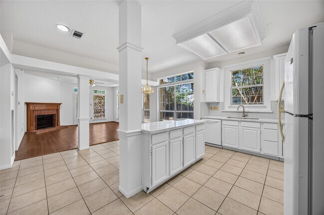 Building Photo - 88 Laughing Brook Ct