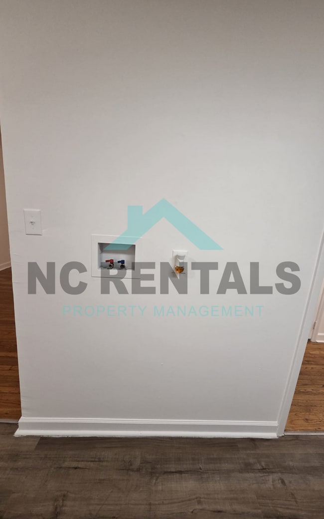 Building Photo - 527 Swain Dr