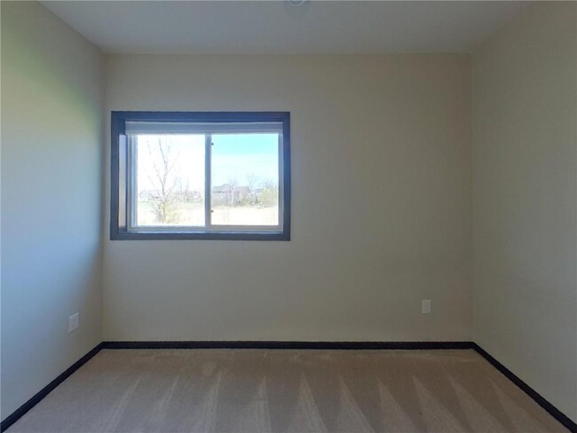Building Photo - 1341 Meadow Ln