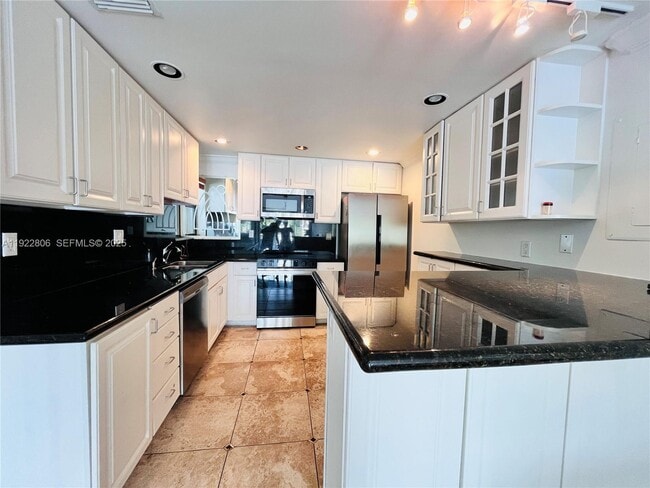 Building Photo - 253 Poinciana Island Dr