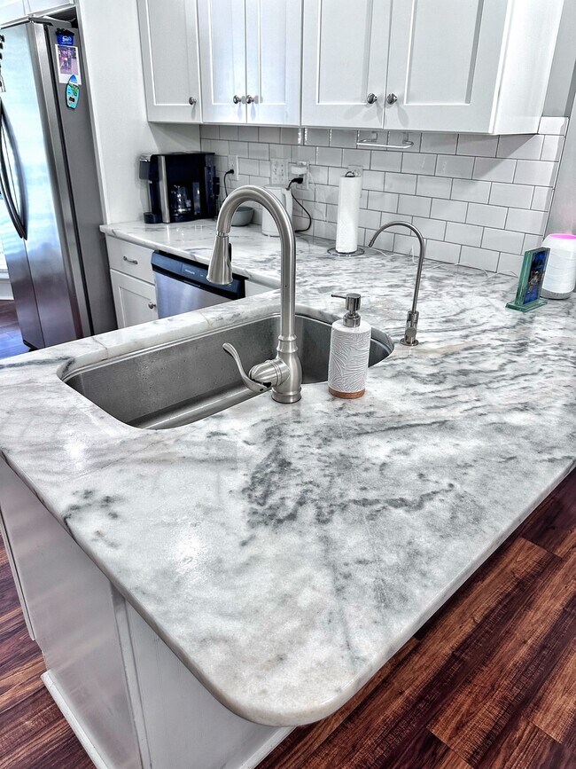 Building Photo - 304 Chisholm Trail