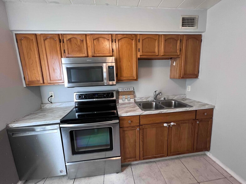 Building Photo - 6624 5th Ave N