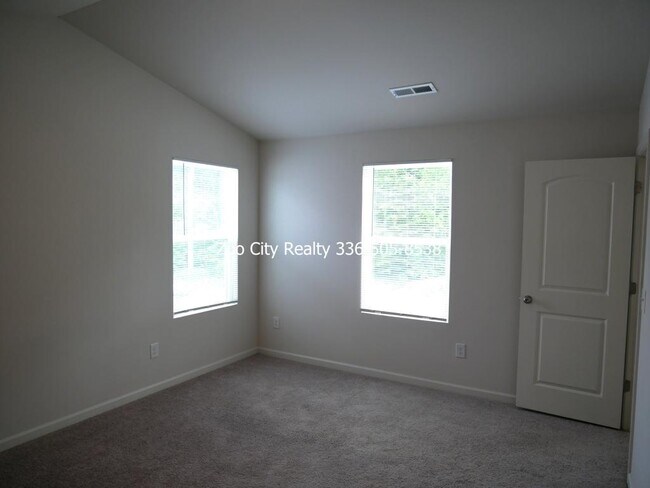Building Photo - 2411 Whirlwind Ln