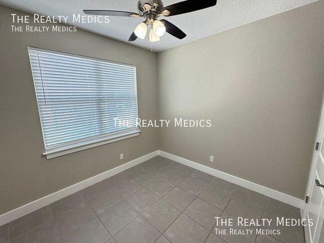 Building Photo - 211 Bedford Dr