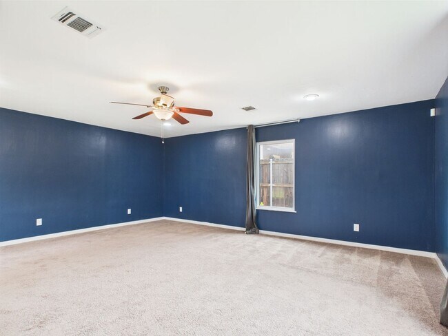 Building Photo - Charming 3-Bedroom Retreat with 2 Full Baths in the Heart of Fredericksburg!