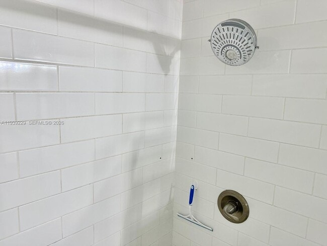 Building Photo - 399 SW Broderick Dr