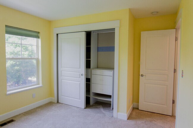 Building Photo - Prime Central Park 5bed/4ba