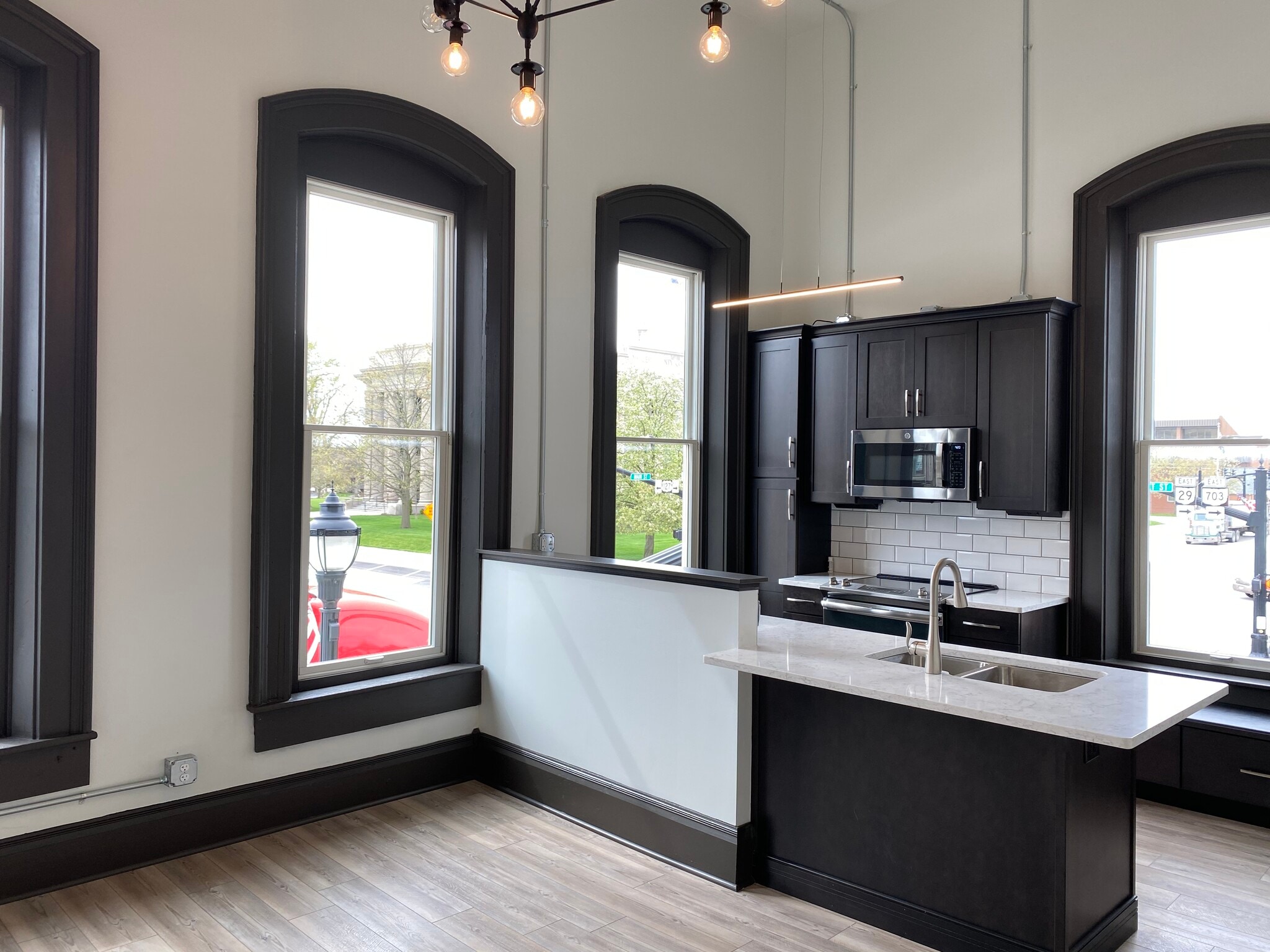 Building Photo - 102 S Main St