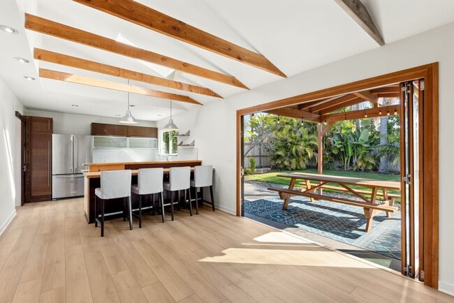 Building Photo - Charming Cardiff-by-the-Sea Cottage - Spacious, Great Neighborhood