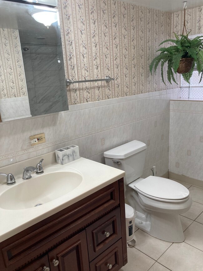 Building Photo - 4830 N Tripp Ave