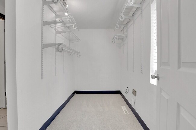 Building Photo - $2,550 - 3 Bed, 2 Bath Updated Home in Den...