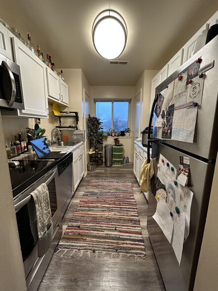 Kitchen - 310 Hampton Ct