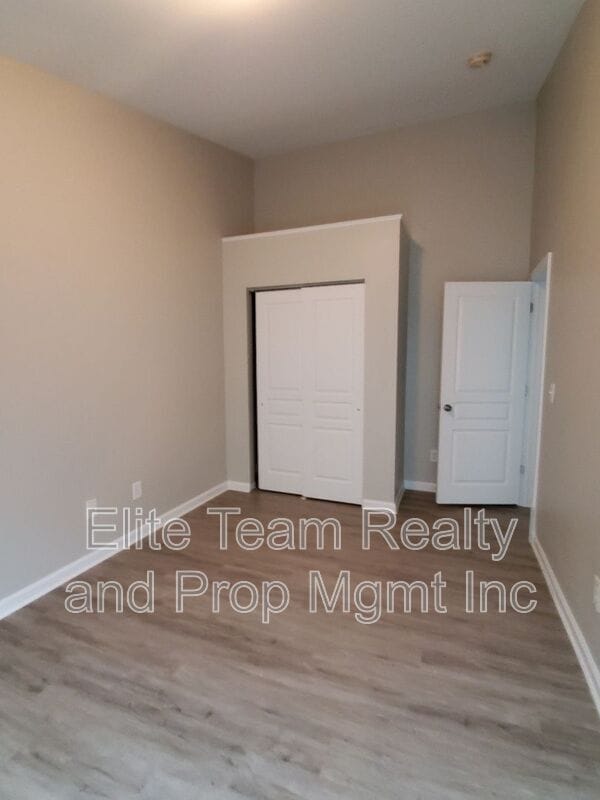 Building Photo - 12676 Persimmon Tree Dr