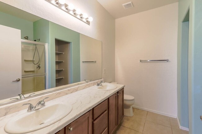 Building Photo - 3 Bed, 2 Bath, 1 Car Aliante Condo