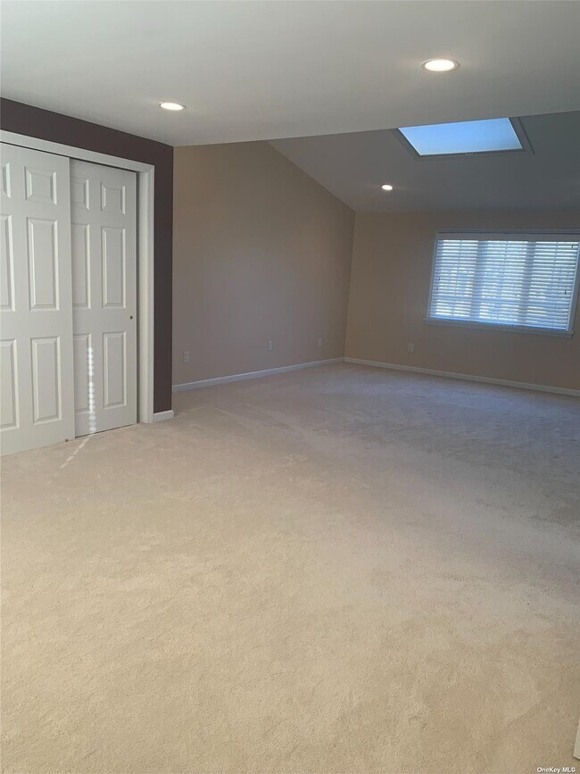 Building Photo - 2 Linden St