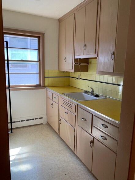 Building Photo - 1126 Vilas Ave