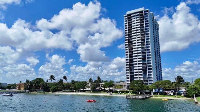 Building Photo - 5600 N Flagler Dr