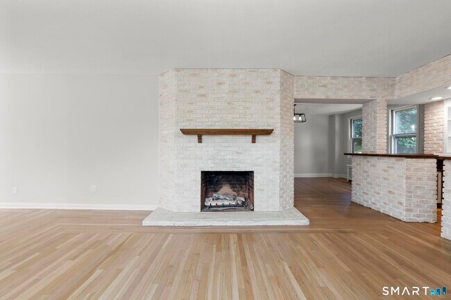 Building Photo - 1070 Whitney Ave