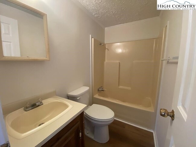 Building Photo - 462 Hartsoe Rd