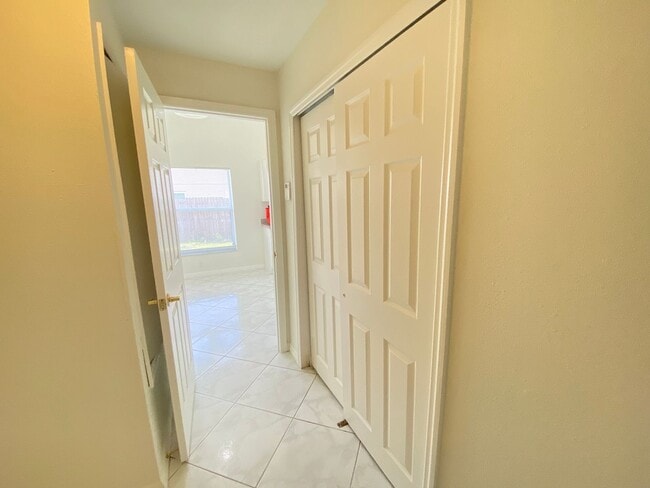 Building Photo - 9637 Lake Douglas Pl