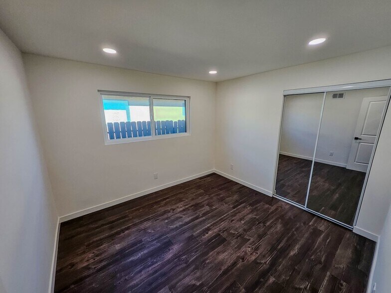 Building Photo - 12948 Lull St