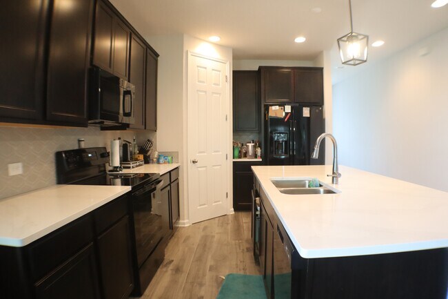 Building Photo - 5132 Sawmill Pt Wy