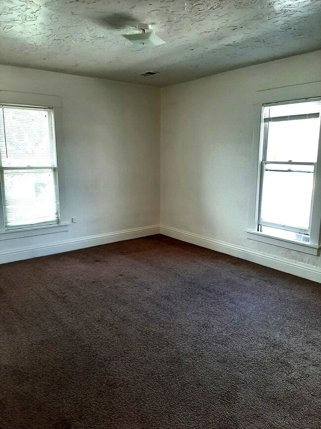 Building Photo - (1614 8th Ave)